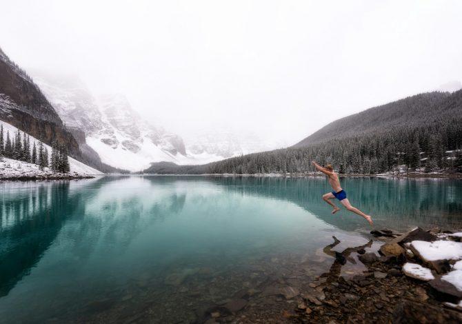 Perché il tuffo di Capodanno nell'acqua ghiacciata potrebbe non essere una buona idea