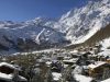 saas-fee-altro-comune-del-vallese-svizzero-altra-perla-delle-alpi-altro-paradiso-dello-sci-della-neve-e-della-montagna-anche-qui-casette-in-legno-queste-costruite-dai-walser-e-poi-150km-di-piste-tutte-da-sciare-e-il-ristorante-girevole-pi-alto-del-mondo-il-threesxty-in-cima-al-mittelallalin