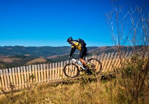 Abbigliamento MTB: come vestirsi per andare in mountain bike