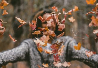 Ecco perché un weekend all'aria aperta (anche in inverno) aggiusta il nostro orologio biologico e sconfigge l'insonnia