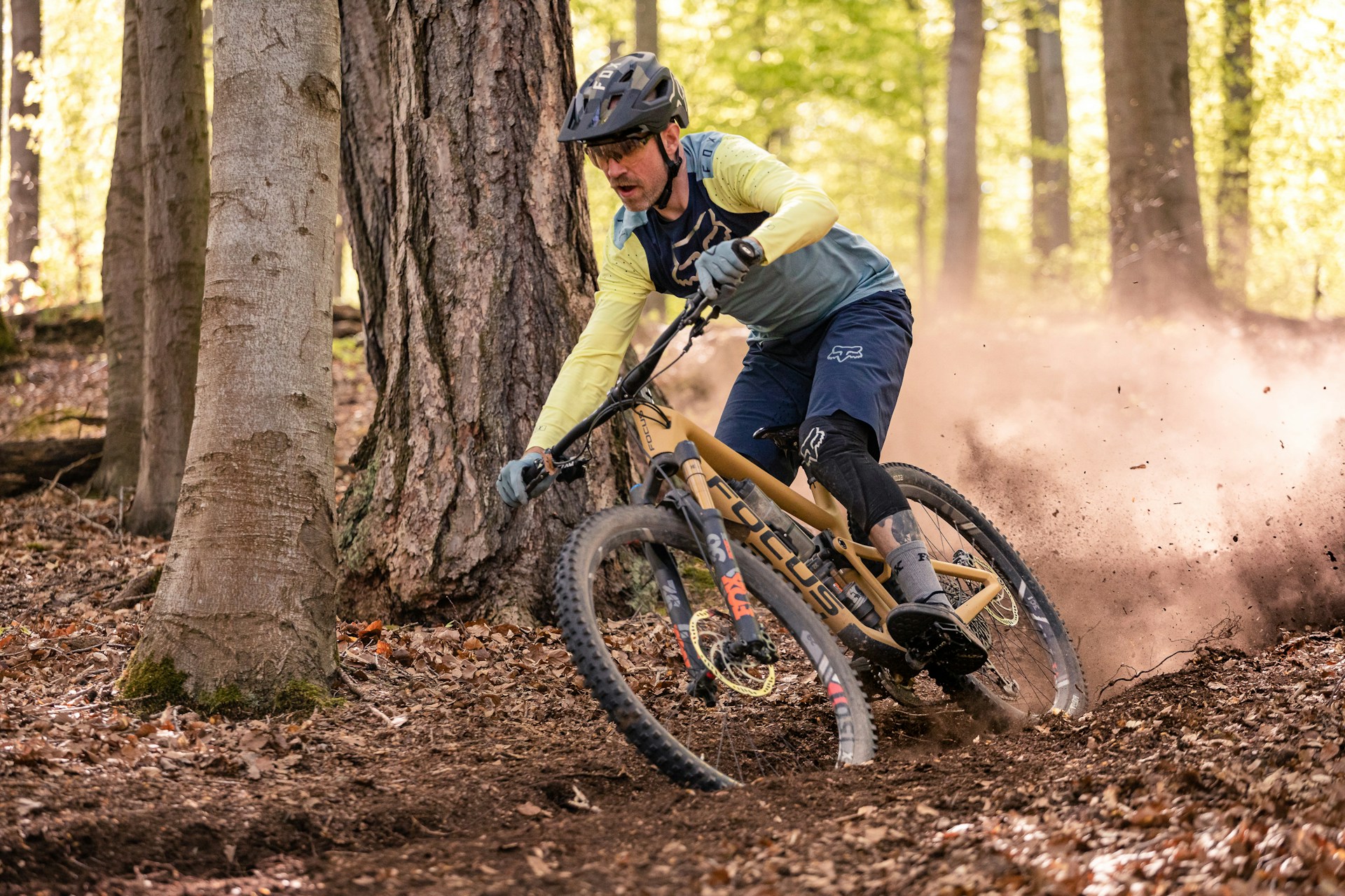 Abbigliamento MTB: cosa mettere per andare in mountain bike