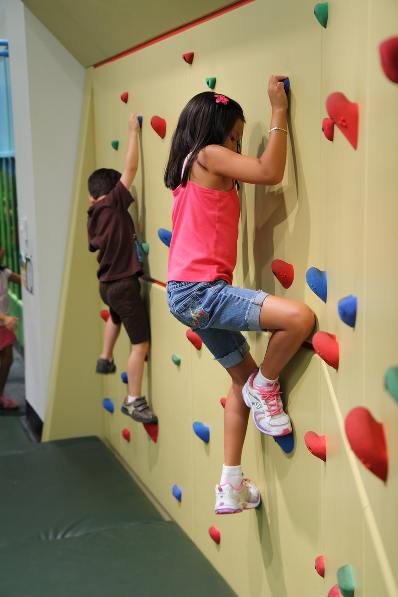 Corsi di arrampicata per bambini - Età scolare - Bambinopoli