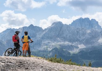 ­Avventure in mountain bike a Cortina