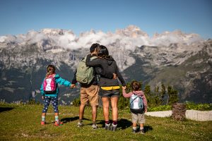Creatività, passeggiate, spettacoli e giochi nella natura: ecco il festival in montagna per famiglie