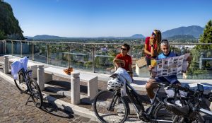 La Ciclovia Pedemontana in Friuli Venezia Giulia: pedalare circondati dalle Dolomiti