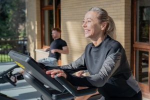 In forma dopo i 60 anni con i consigli della Fitness Coach