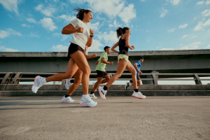 È l'ora delle scarpe da running super ammortizzate: ma sono giuste per te?