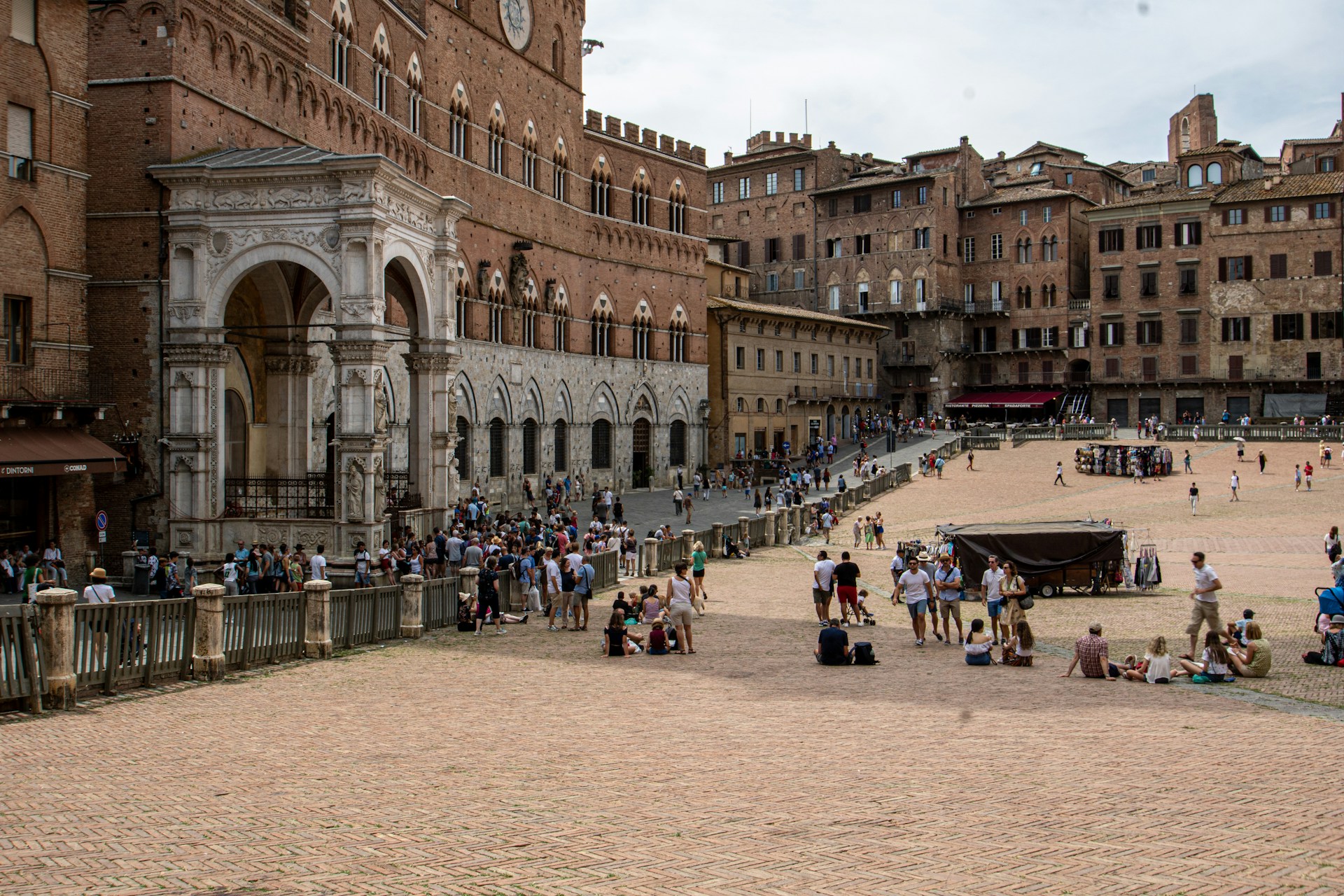 Siena città del turismo sostenibile con il trekking urbano