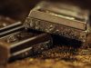 il-cioccolato-fondente-stimola-la-memoria-migliora-lapprendimento-e-solleva-lumore-rendendolo-un-dolce-alleato-per-il-cervello-e-il-benessere-psicologico