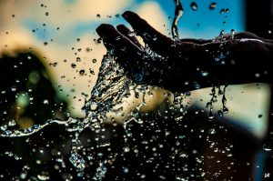 L'acqua è diventata un bene di lusso. Cosa ci possiamo fare?