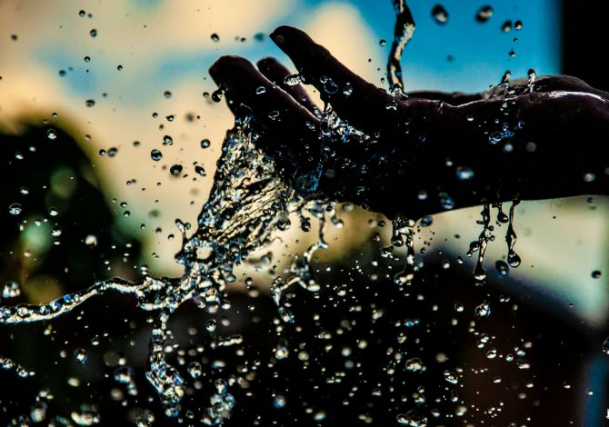 L'acqua è diventata un bene di lusso. Cosa ci possiamo fare?